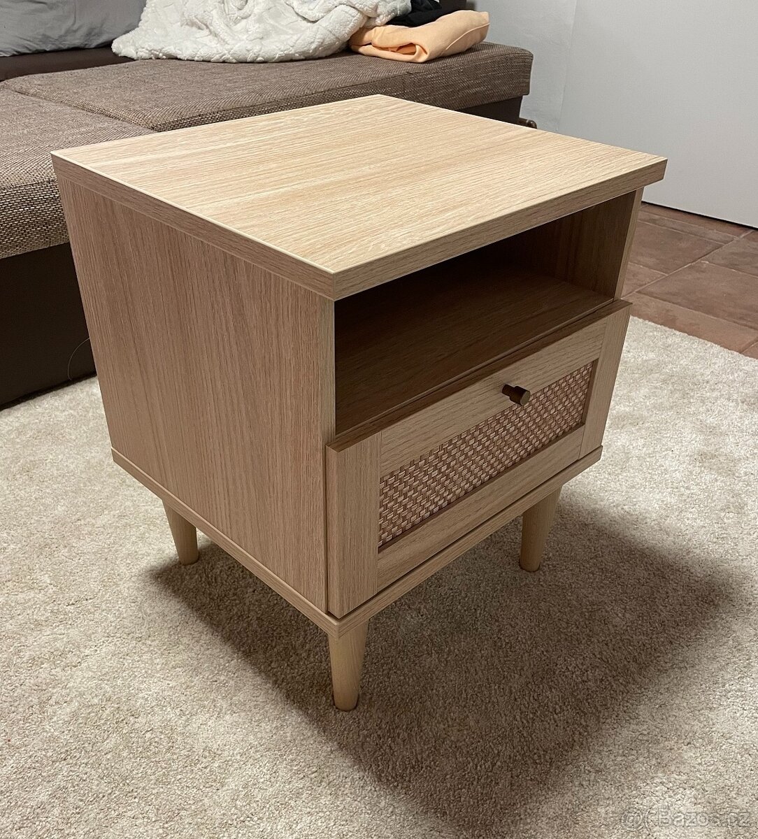 Prodám noční stolek Mobelix