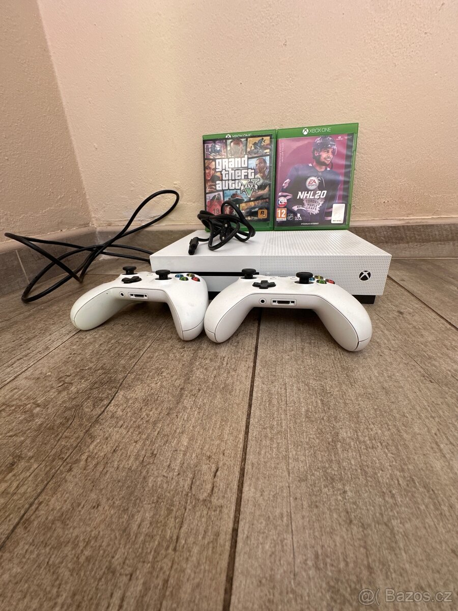 Xbox One 1TB + 2x originální ovladače (komplet)