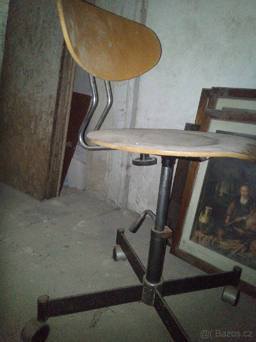 Retro stará otočná židle