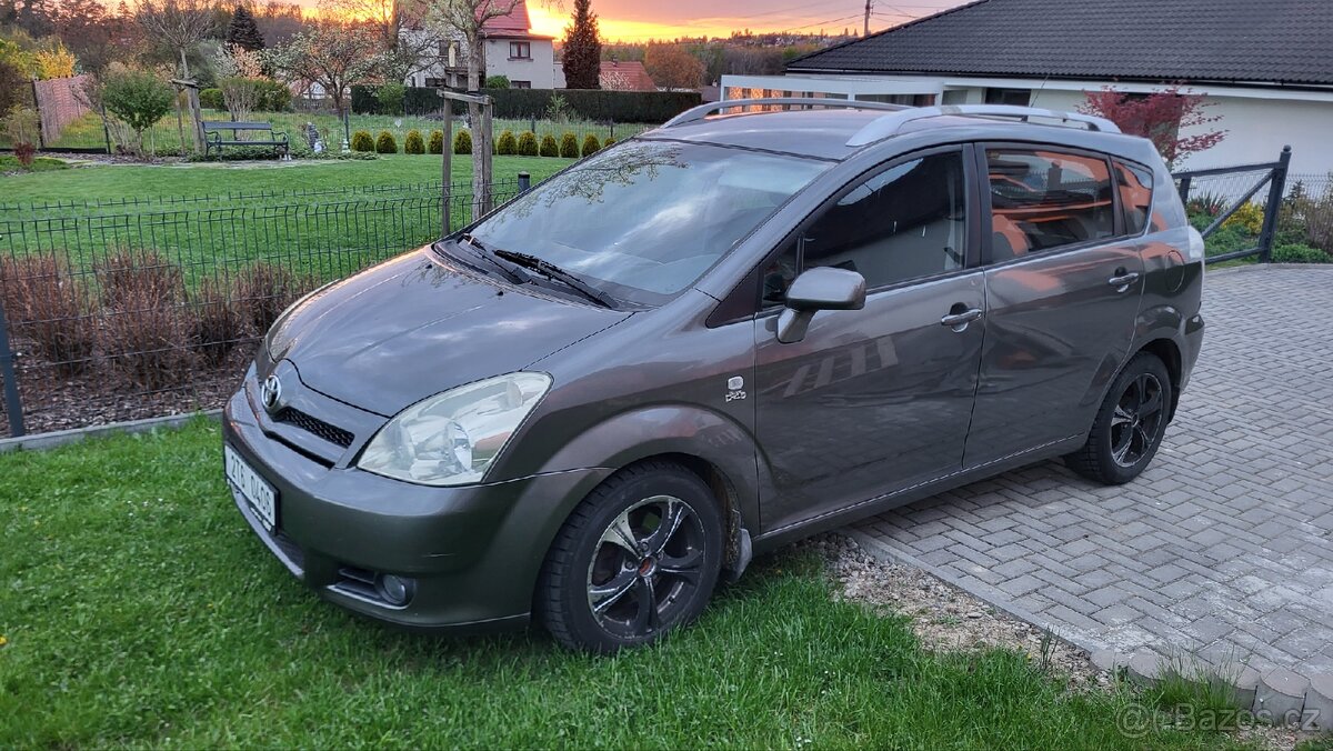 Toyota Corolla Verso 2.0 D4D 85 kW r.v. 2004 nová STK.