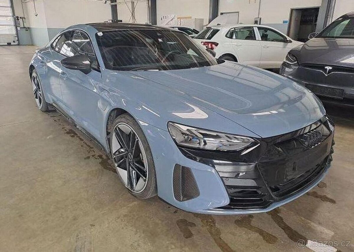 Audi RS e-tron GT poškozený