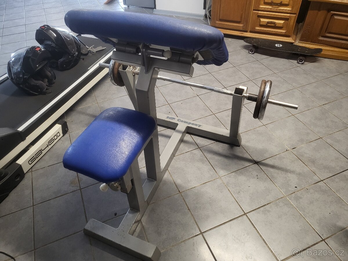 Posilovací lavice na biceps