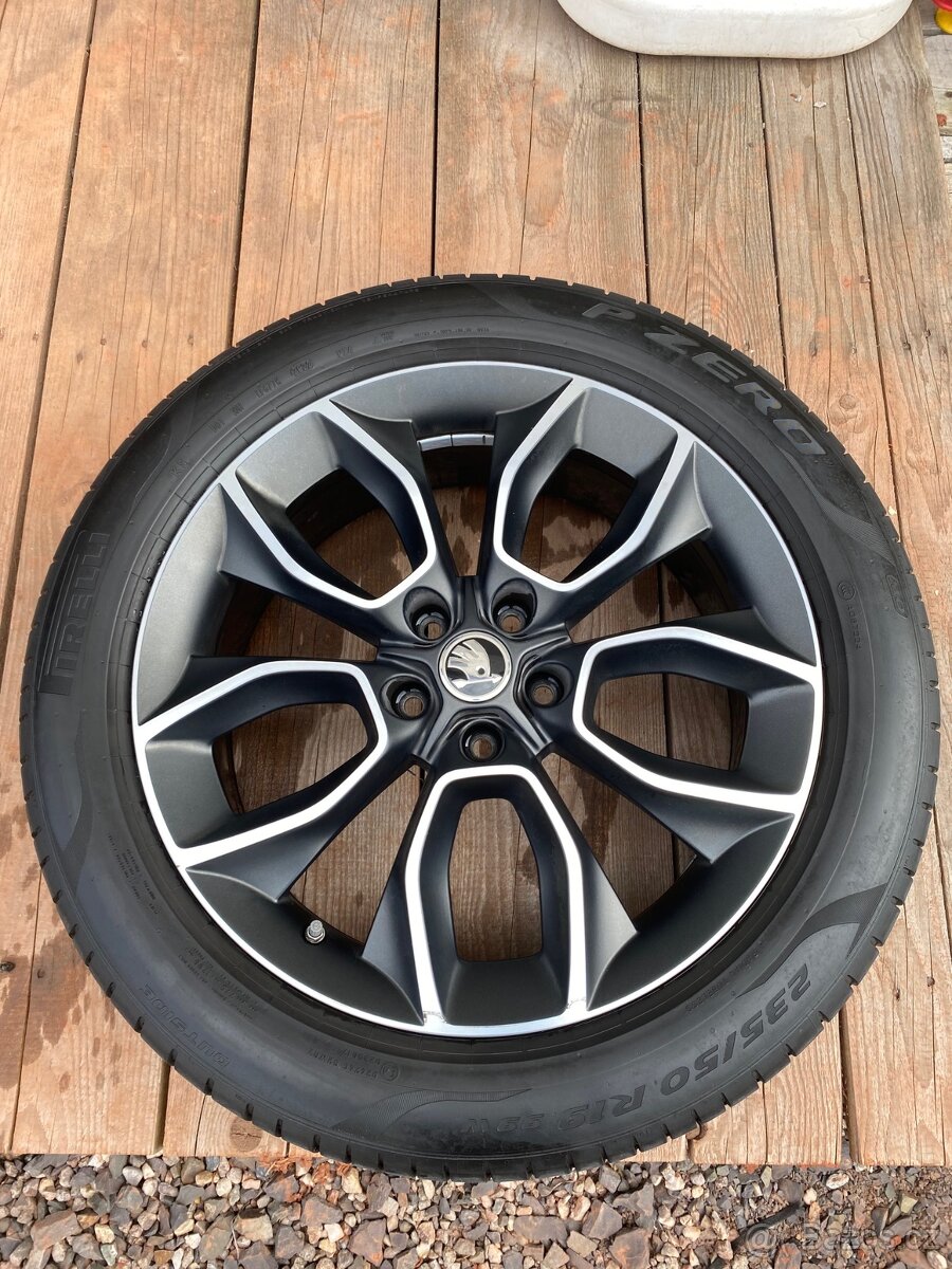 Odešlu dobírkou Originál Škoda 19" letní Crater
