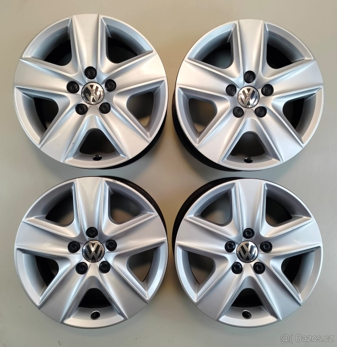 Ocelové strukturované disky Volkswagen 16" + poklice VW 16