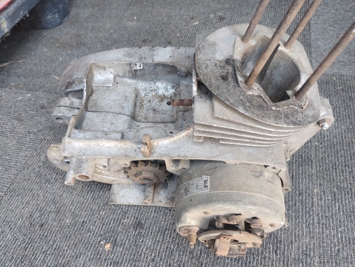 ČZ 175/502 motor