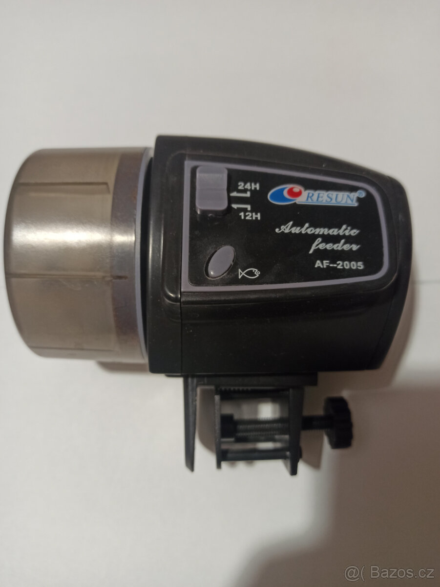 Akvarijní automatické krmítko