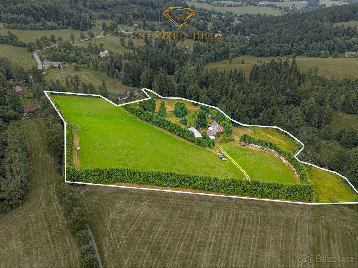 Prodej roubené chalupy s velkým pozemkem 31704 m² – České Mi