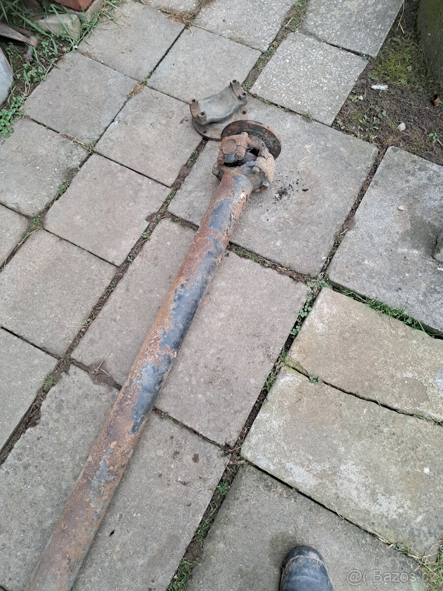 Kardanová tyč s kardanem na Škoda MTS