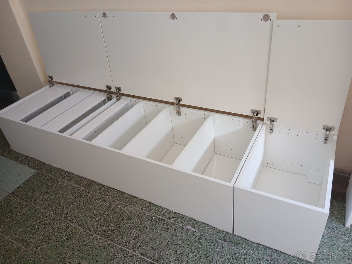 Bílá kredenc IKEA Bodbyn