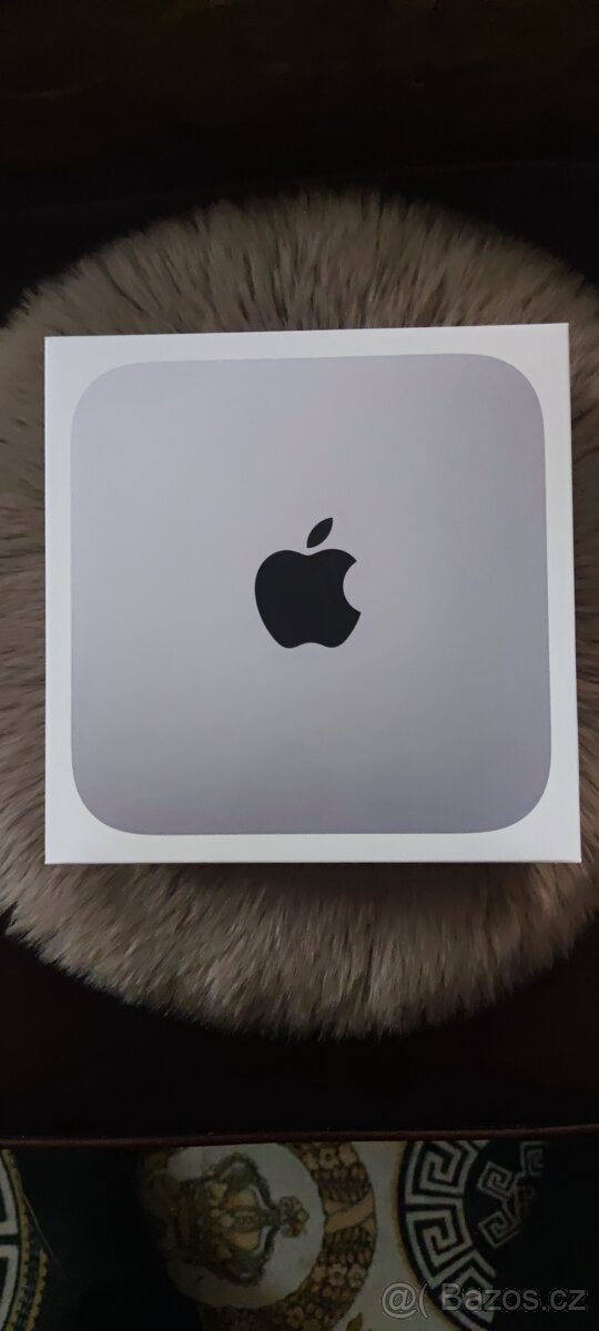Mac mini M1 a  Satechi Aluminium Type-C Stand and Hub for Ma