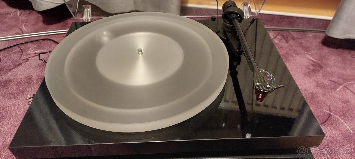 Pro-ject Debut III Carbon + akrylátový talíř + alu subtalíř