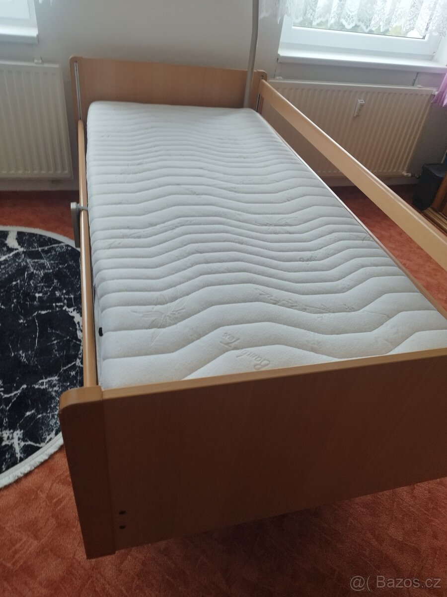 Elektrická polohovací zdravotní postel