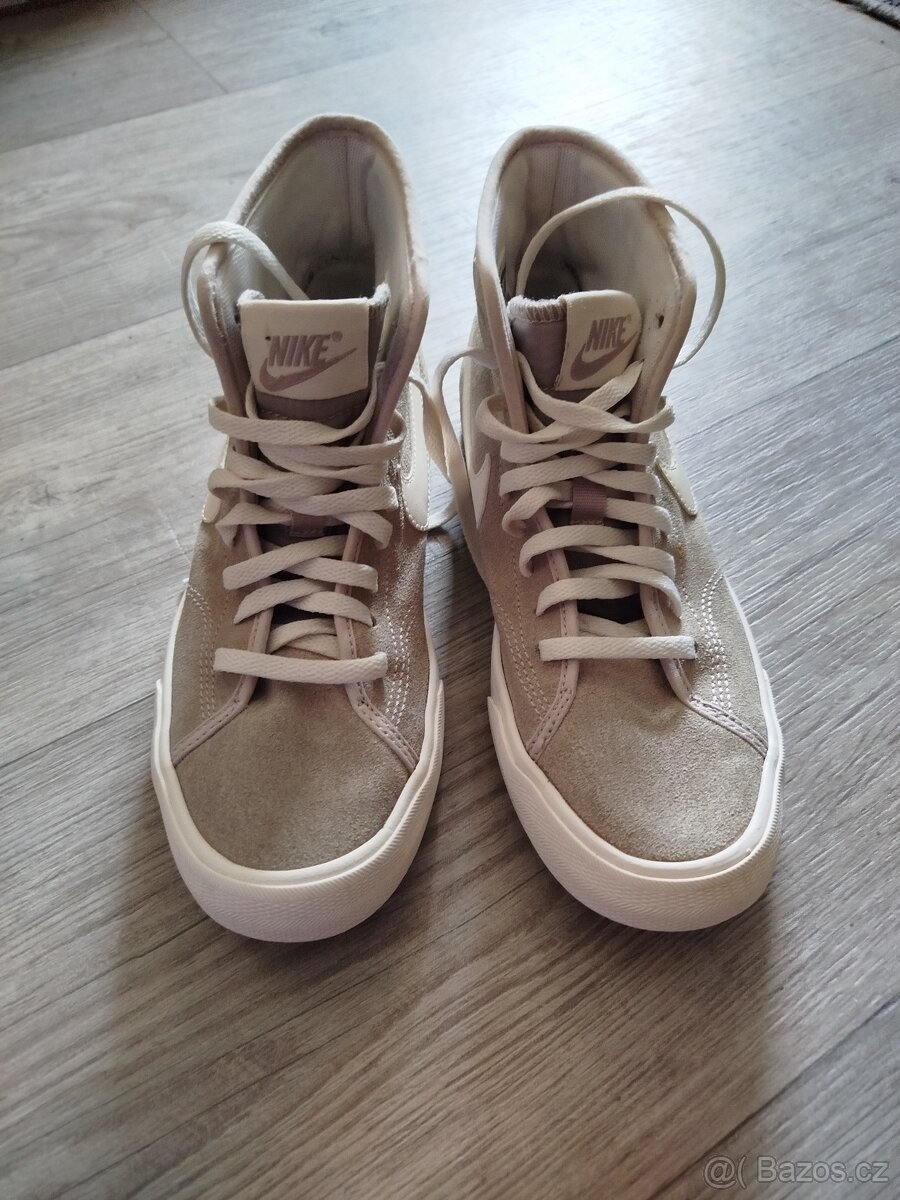 Dívčí boty NIKE, vel. 36