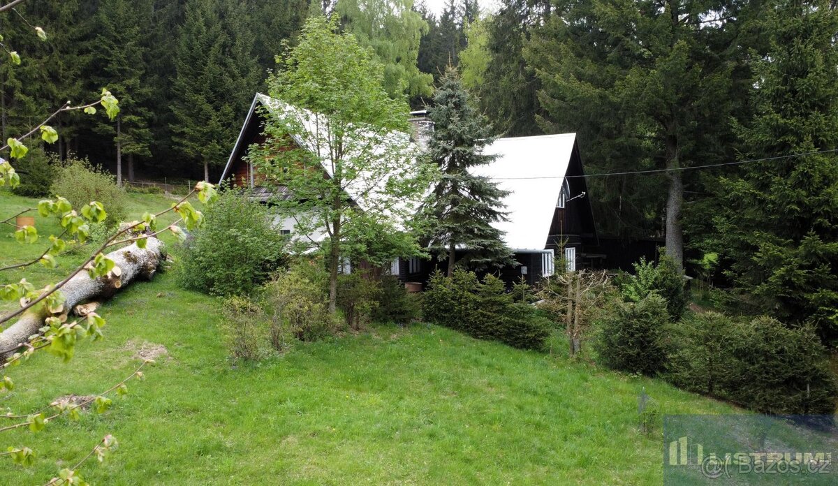 Chalupa v obci Krásná