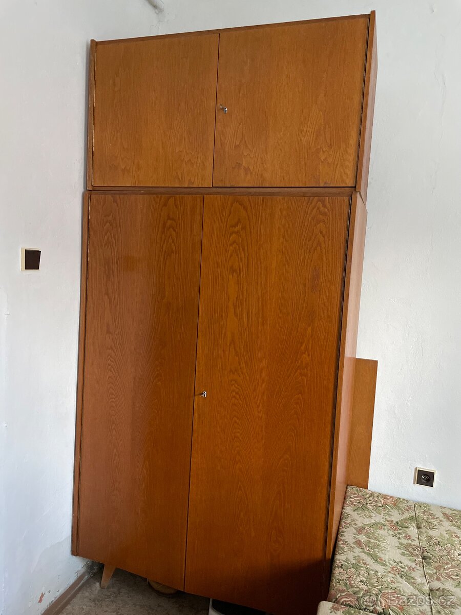 Skříň s nástavcem