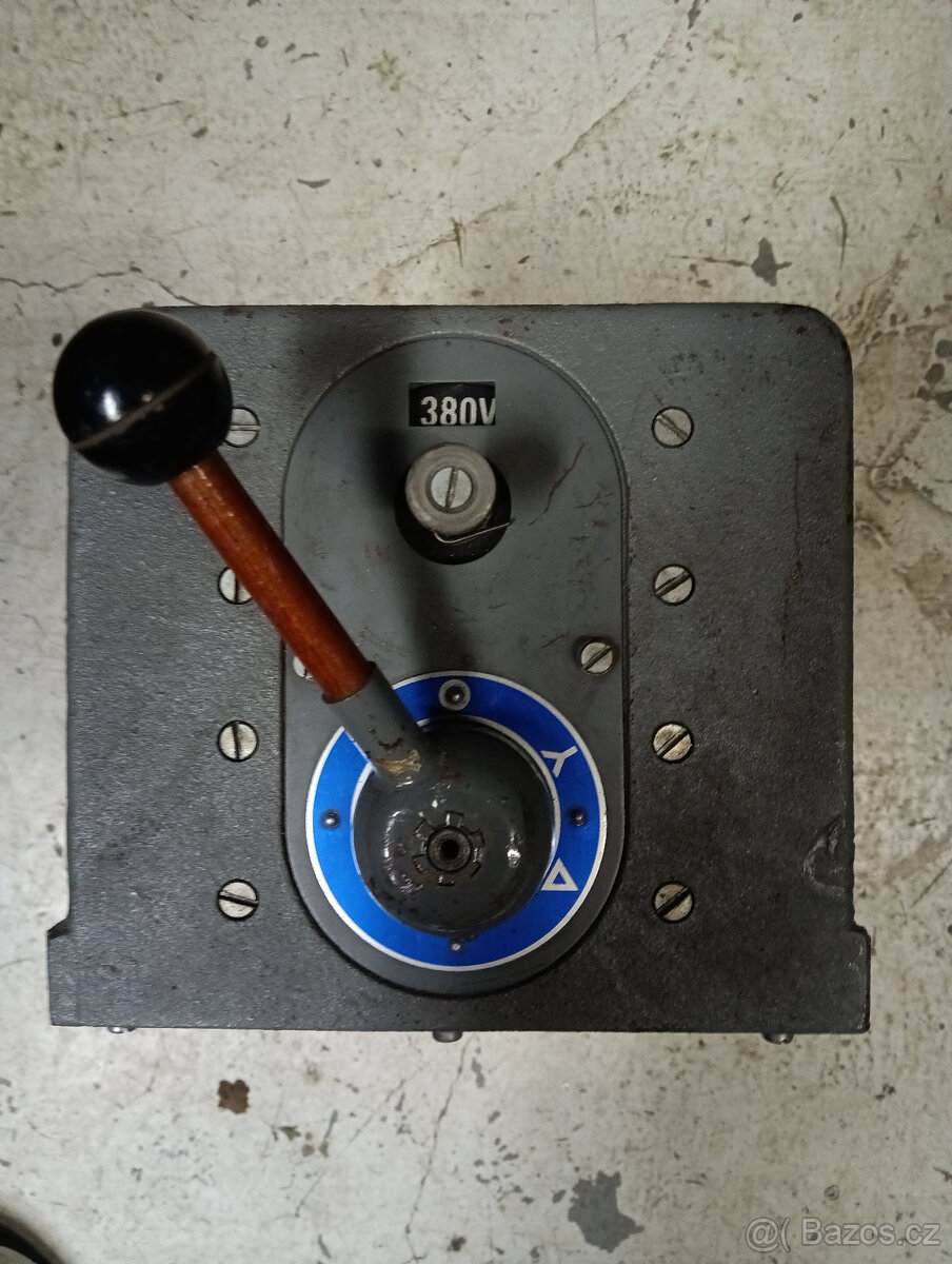 Vačkový přepínač HVĚZDA - TROJÚHELNÍK + napětí