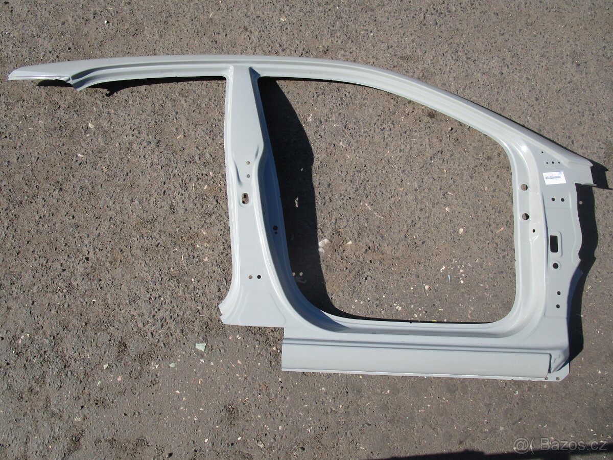 Hyundai i20 zbytek pravé bočnice 71122-C8000