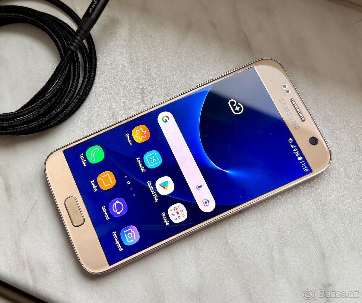 Samsung Galaxy S7 32gb/4gb Ram zlatý-krásný stav.