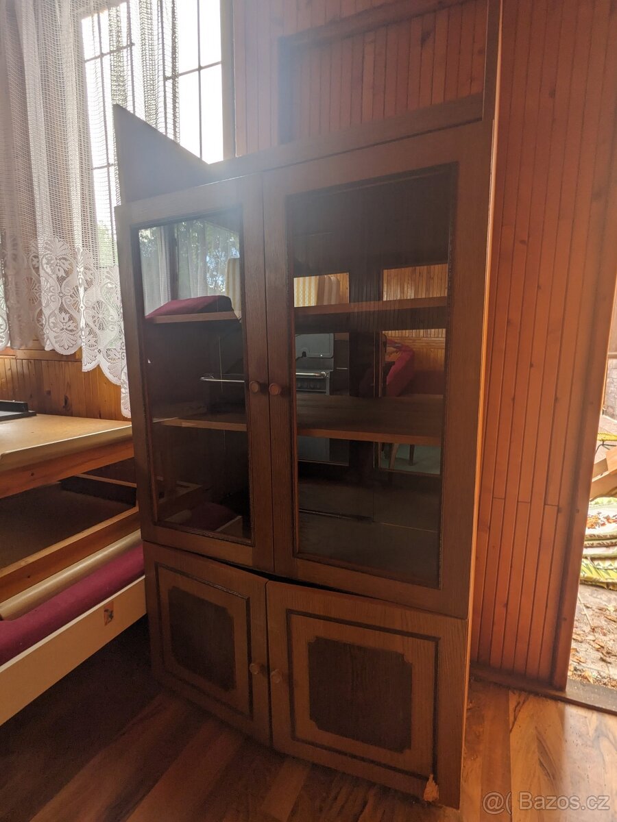 Krásná RETRO výkladní skříň (skleník) / obývací stěna