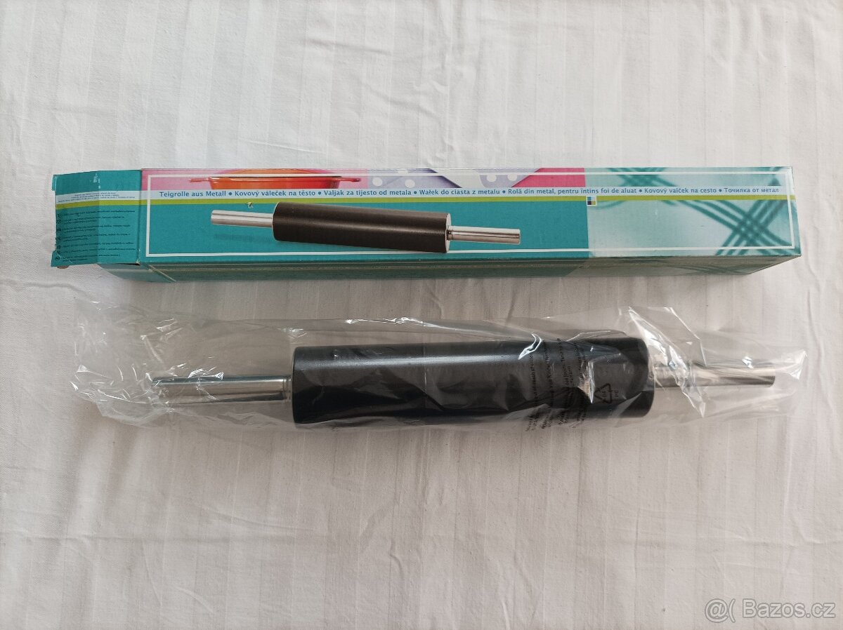 Nerezový váleček s nepřilnavým povrchem 46cm