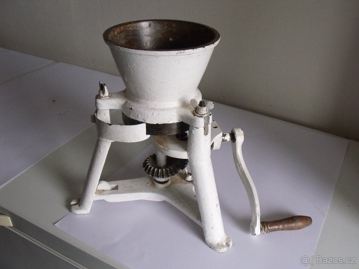 Šrotovník ruční, mlýnek na obilí