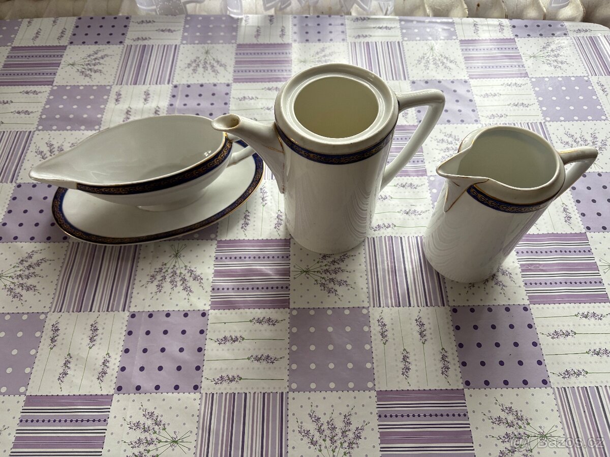 Sada porcelánového nádobí