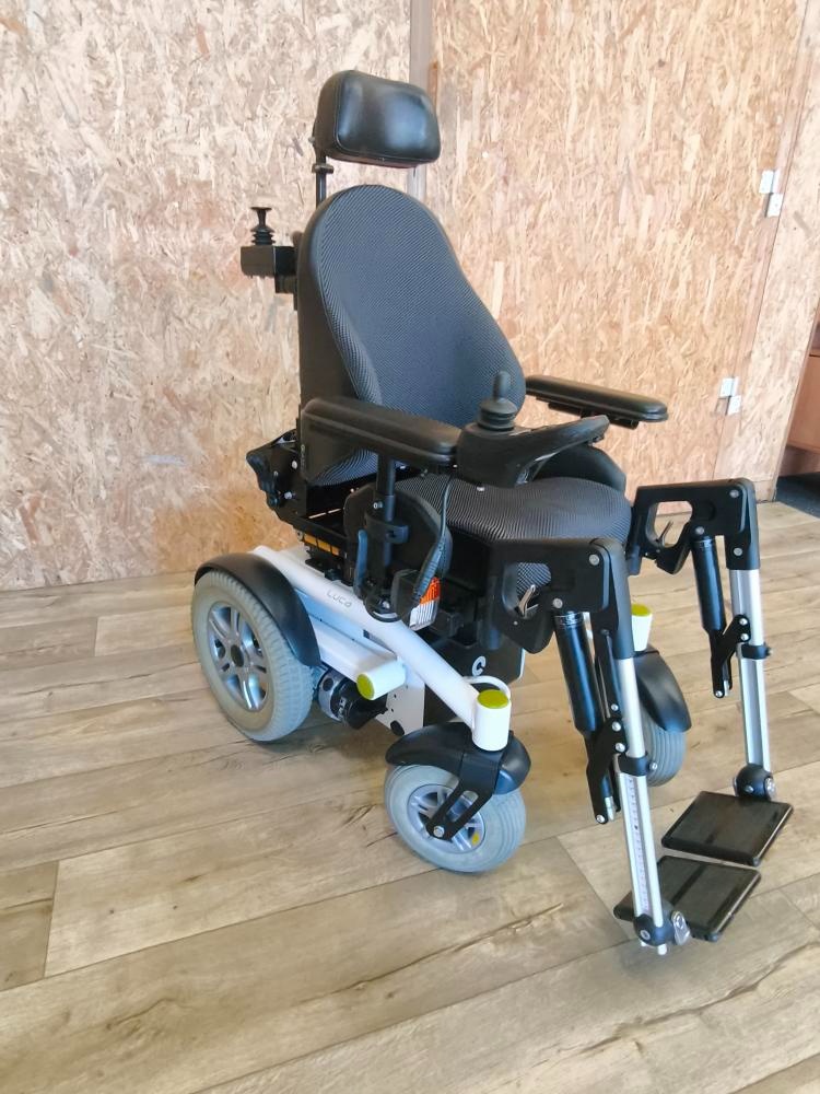 Zánovní elektrický invalidní vozík