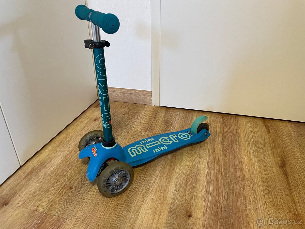Mini deluxe koloběžka aqua Micro MMD001