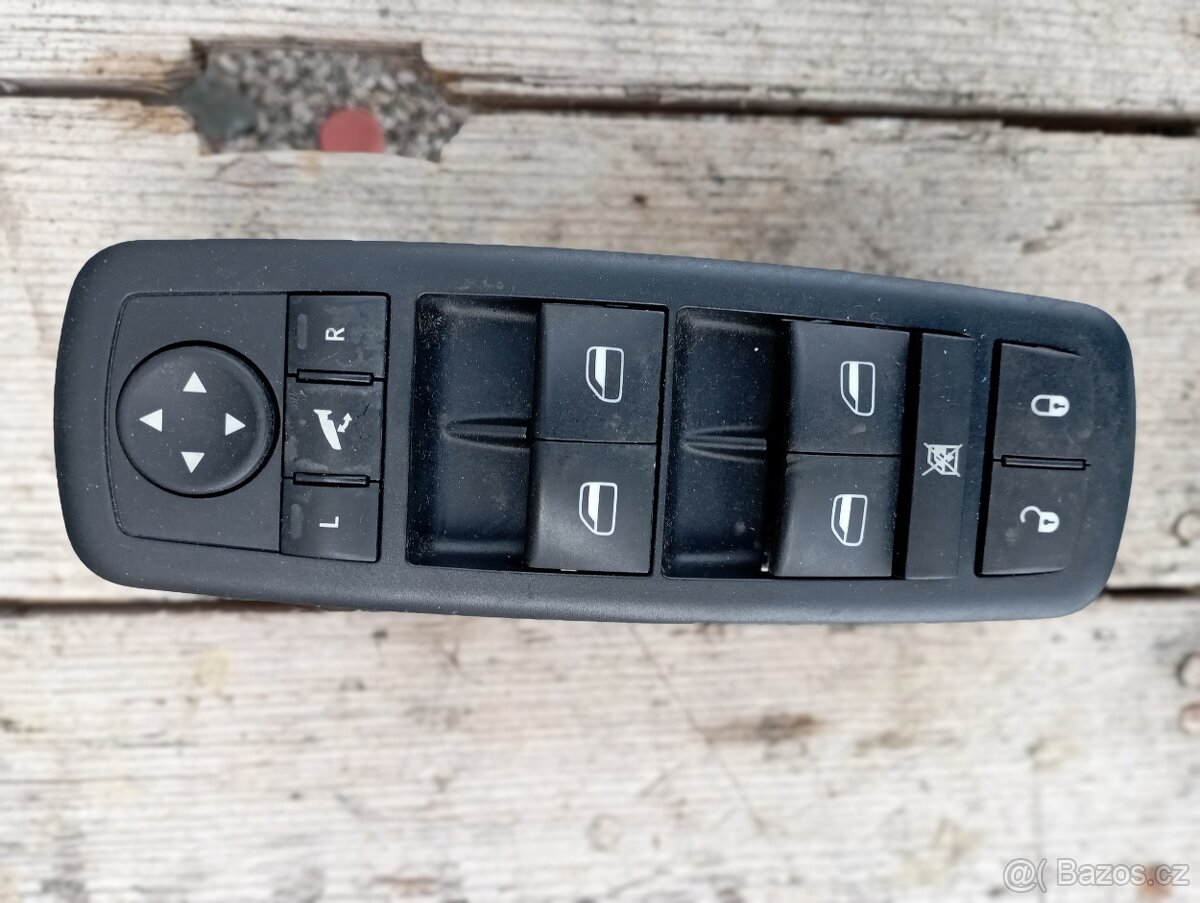 CHRYSLER GRAND VOYAGER 5 OVLADAČ OKEN A ZRCÁTEK