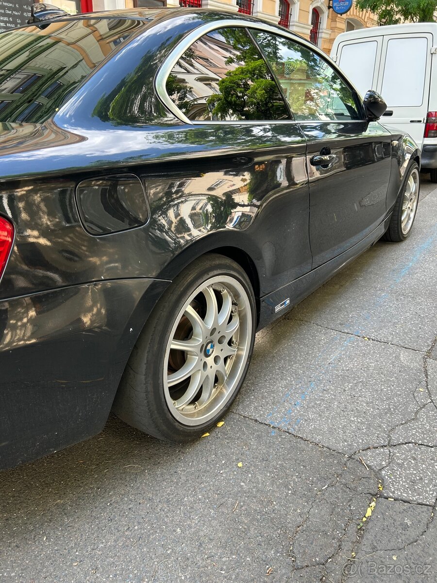BMW E82 R18 kola