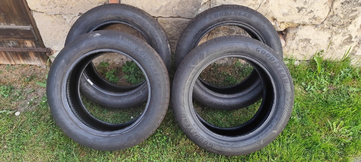 Letní pneu Goodyear 215/55/17