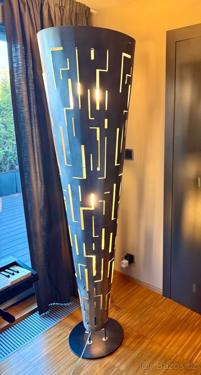 Kovova lampa rucne vyrabena