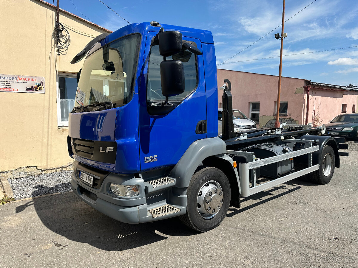 DAF LF 55.220 hákový tel.nosič kontejnerů,naj.128.275km