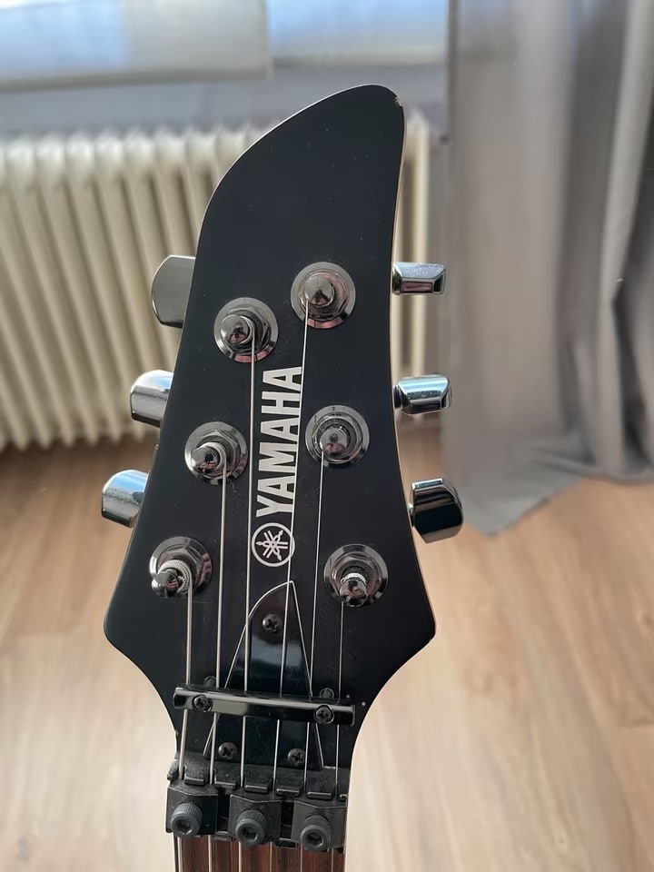 Elektrická kytara Yamaha RGX 420 Rage Edition