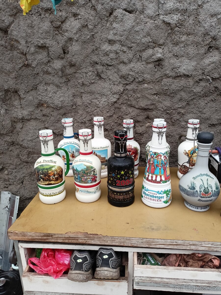 Pivo,pivní lahve,lahve,pullitr,sklenice na pivo.