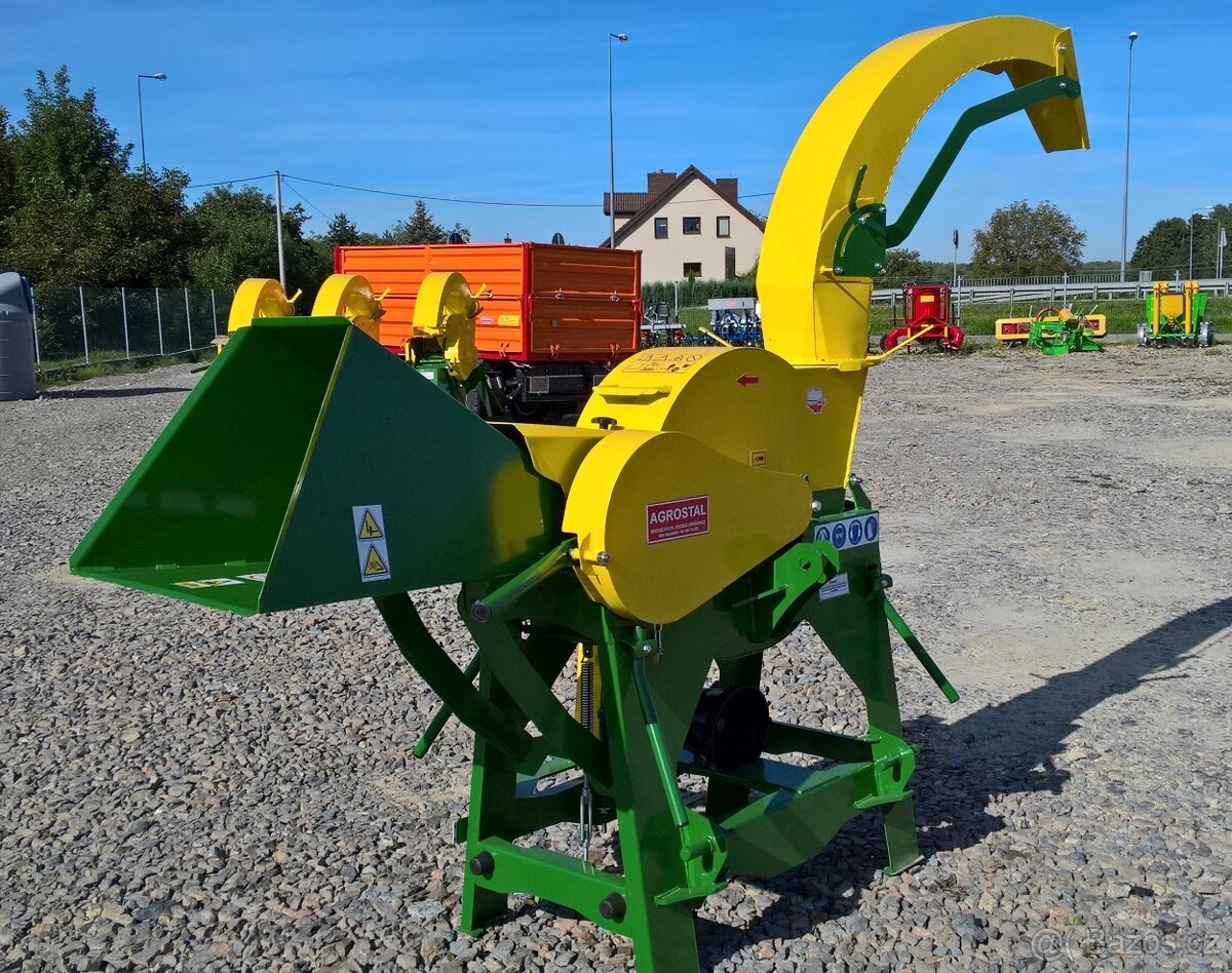 Štěpkovač na větve za traktor