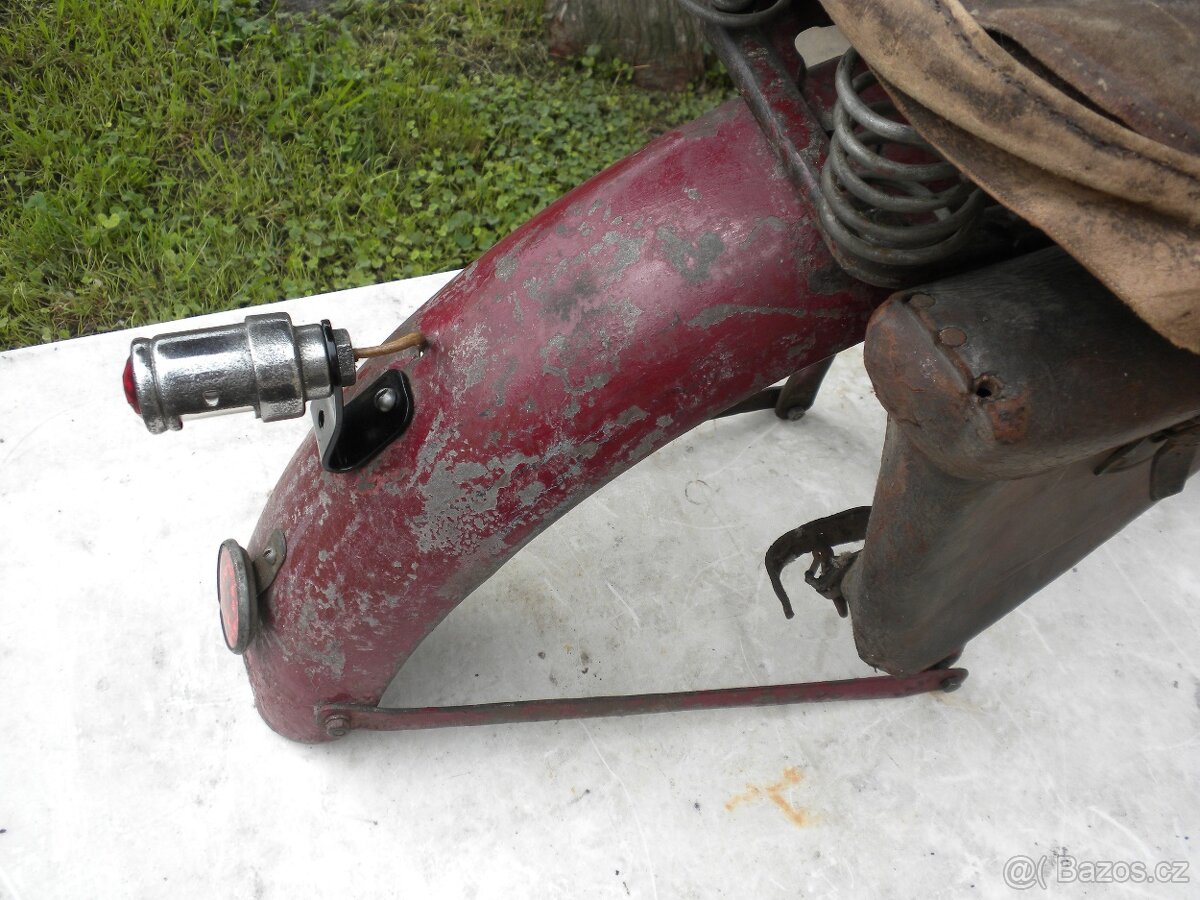 JAWA VILLIERS ,JAWA 175,250 Special kompletní zadní blatník