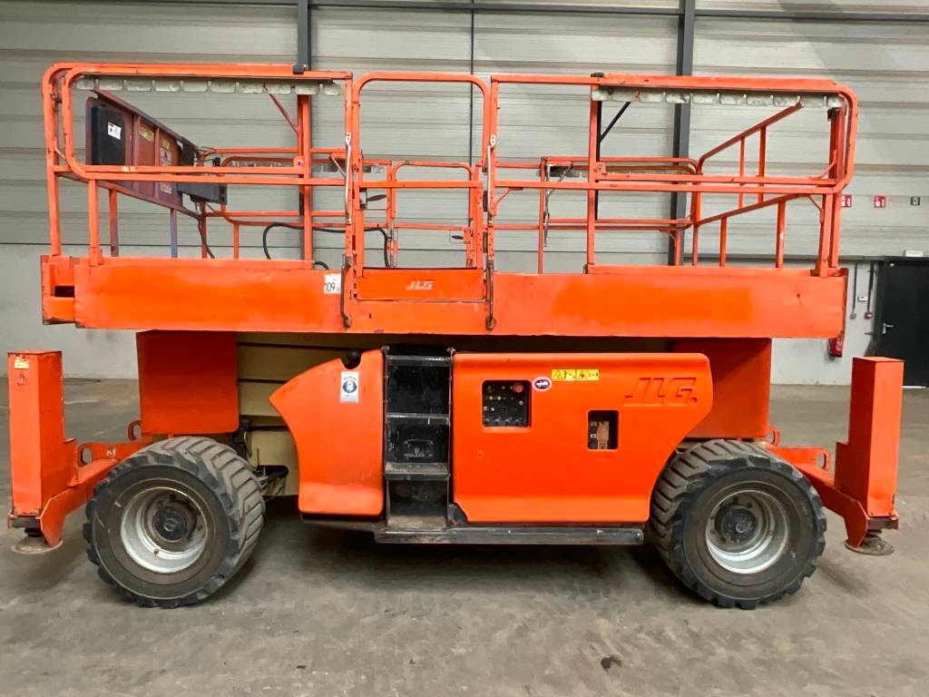 TERÉNNÍ NŮŽKOVÁ PLOŠINA JLG 3394 RT
