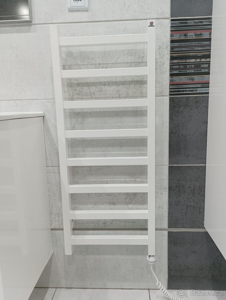 Elektrický koupelnový žebřík