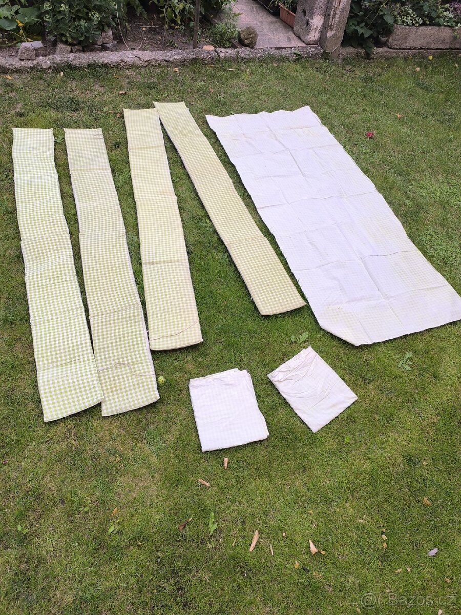 Sedáky a ubrus na pivní set