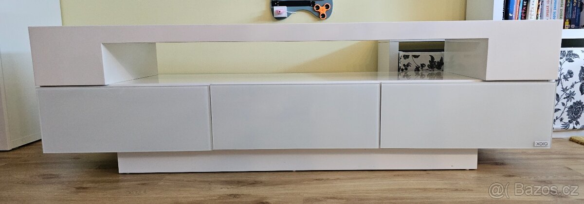 Skrinka pod tv