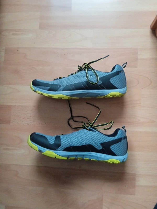 Klučíčí botasky zn. Umbro vel. 41