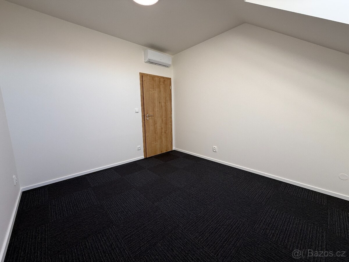 PRONÁJEM NOVĚ VYBUDOVANÉ KANCELÁŘE O CP CCA 11,10 M2 V BRNĚ