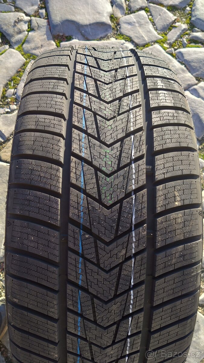 Prodám 4 zimní pneu 245 40 20 nové TRACMAX