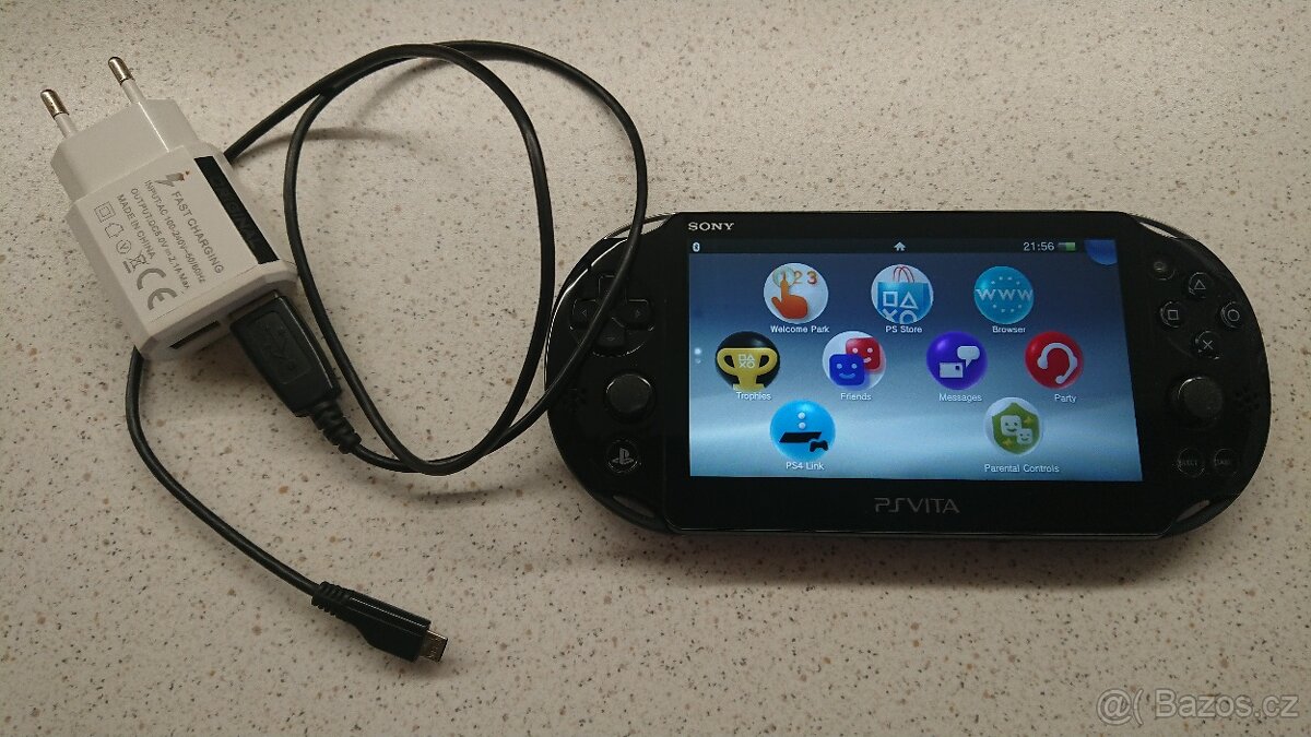 PS Vita + příslušenství
