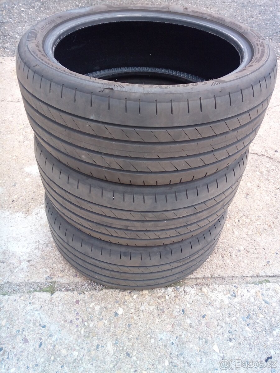 Goodyear letní 2+1 zdarma v rozměru 235/40 R 19