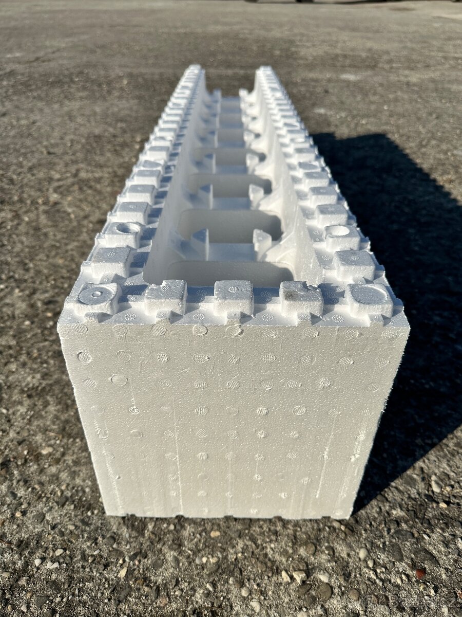 Polystyrenové bloky pro stavbu garážových bazénů 120x25x25cm