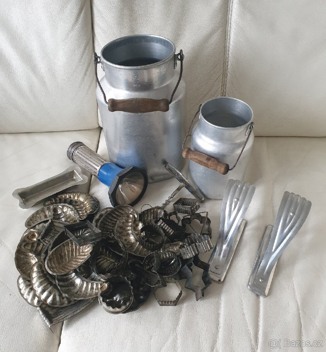 Retro věci na chalupu - konvička, formičky, garnýže