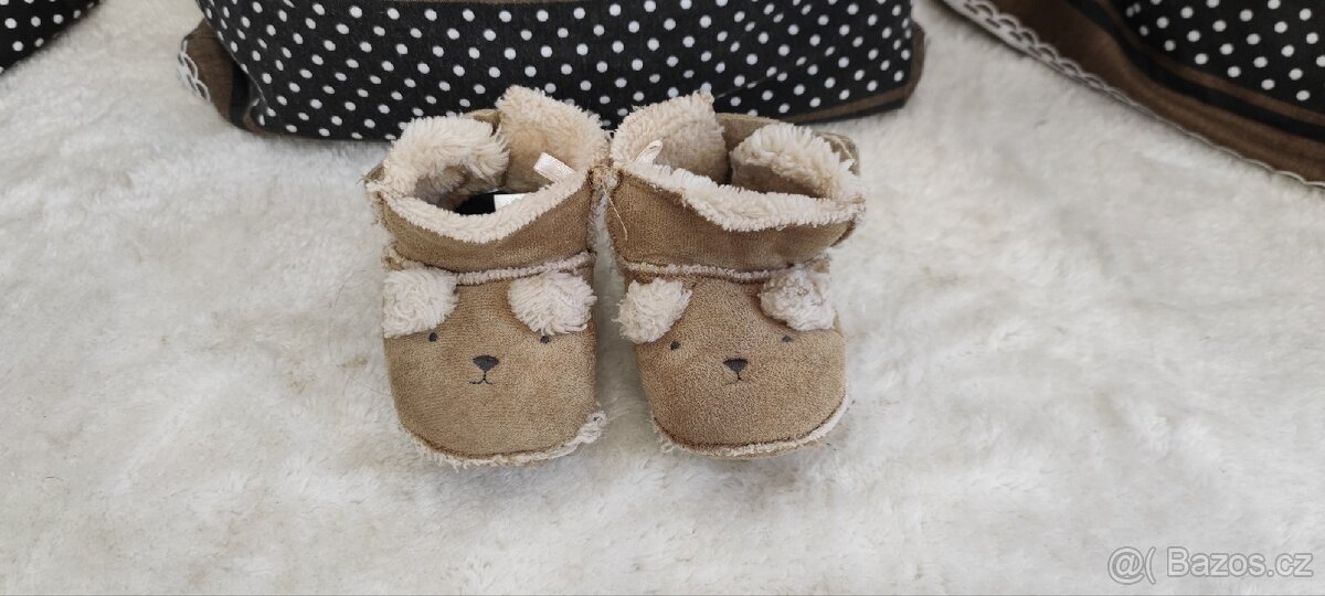 Zimní capáčky méďa H&M,suchý zip,velikost 18/19