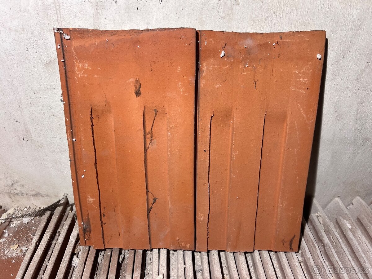 Staré střešní tašky, křidlice